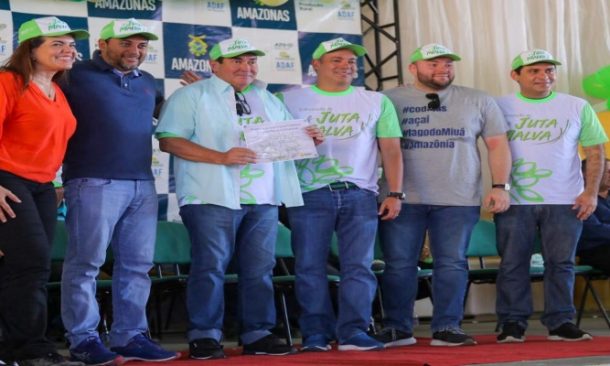Josué Neto comemora liberação de R$ 2,1 milhões para produtores rurais de 12 municípios do  AM