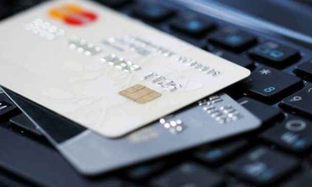 Hackers conseguem dados de máquinas de cartões antigas em postos de combustível