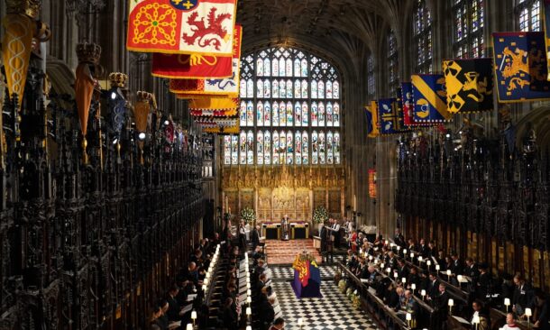 Torcedores do Celtic protestam contra homenagem à rainha Elizabeth